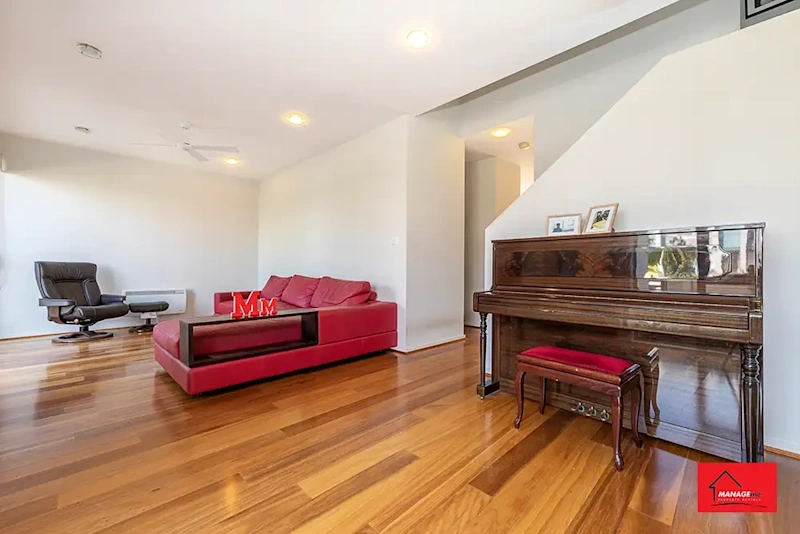 COZY IN CRACE63437626208643114