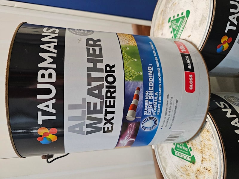 Taubmans Gloss Black Exterior Paint 63012444365571111