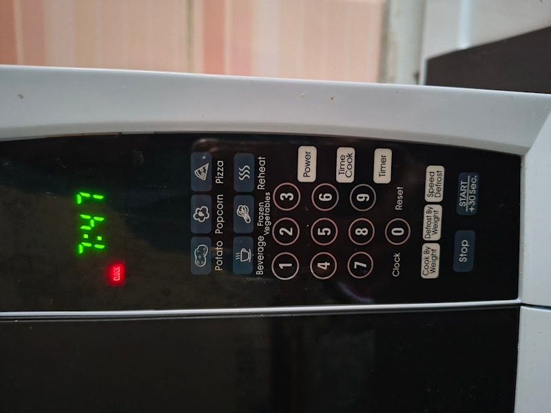 20 Lt microwave as new in perfect conditions - pick up Moonee Ponds 63016488304258111