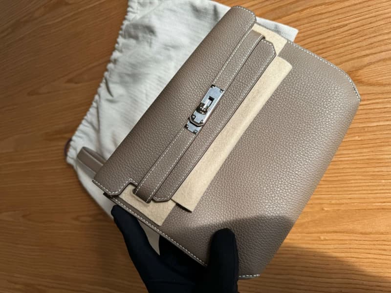 Hermes Kelly Depeches 25 Pouch in Togo Leather in Etoupe - Grey Brown, Bags, Gumtree Australia Brisbane North West - Brisbane City