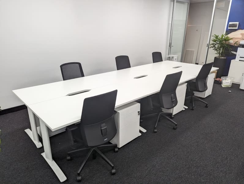 Work stations & pods62866849437443114