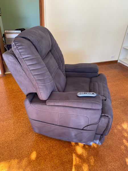 Motorised recliner - Marcos dual motor lift chair - as new62863838608130112