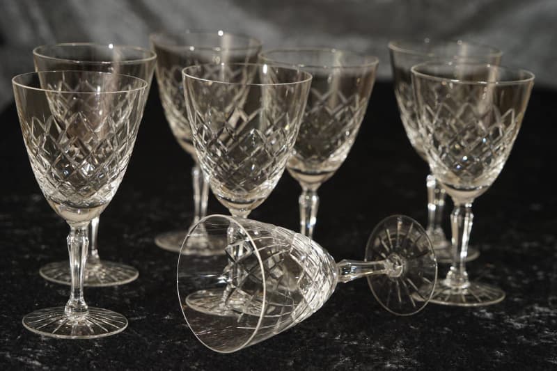 5 Vintage Etched Wine Glasses, circa 1950's, Small 4-5 oz Wine Glasses, Wine  Tasting Wine Glasses, Etched Tall Wine Glasses