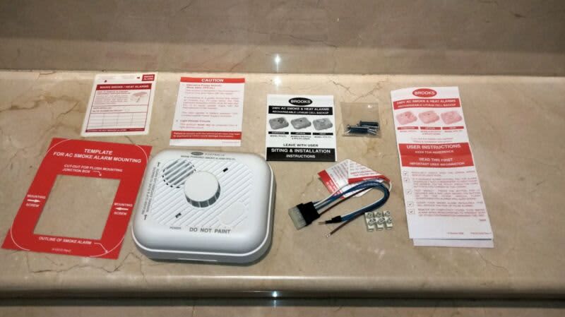 Brooks 240 Volt Surface Mounted Wired Interconnect Heat Detector With63010349810818111