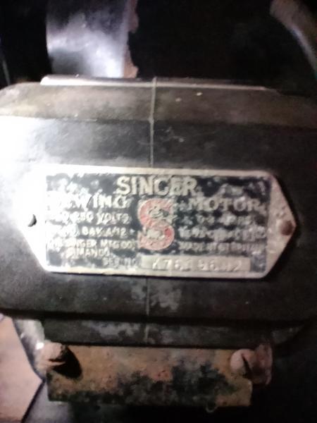 Singer sewing machine, 1950s model.63019081024642112