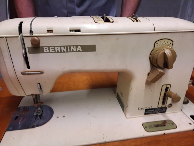 VINTAGE BERNINA 740 MODEL ELECTRIC SEWING MACHINE63019077735811112
