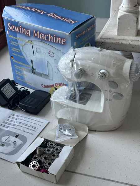 MINI TWO THREAD ELECTRIC SEWING MACHINE* Retro63017765279235113