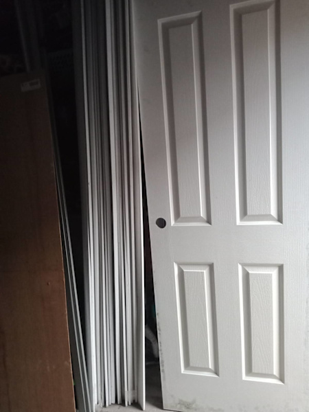 internal doors and timber skirting63012914935938115