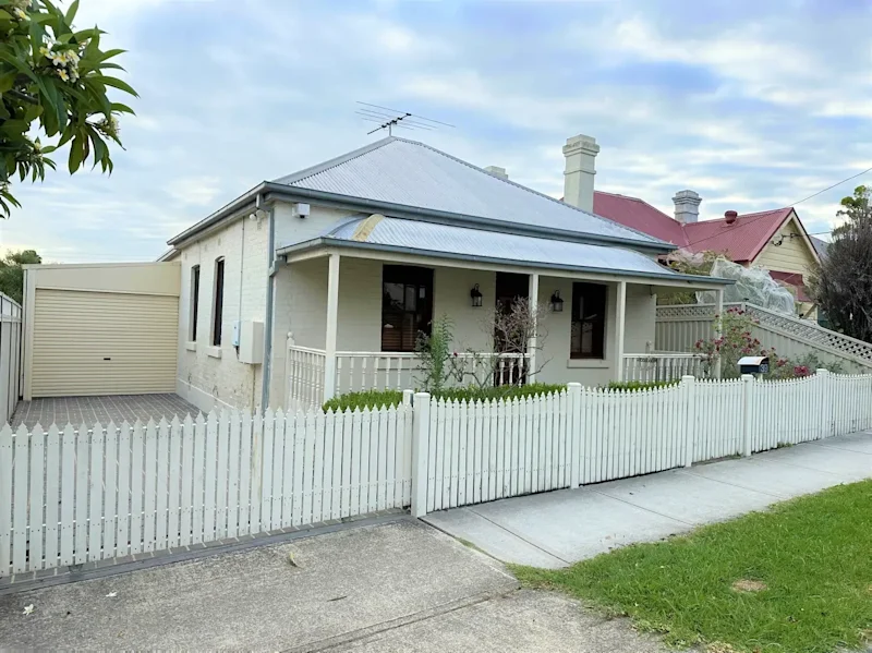 NEAT & WELL APPOINTED 4 BEDROOM FAMILY COTTAGE62882739730049110