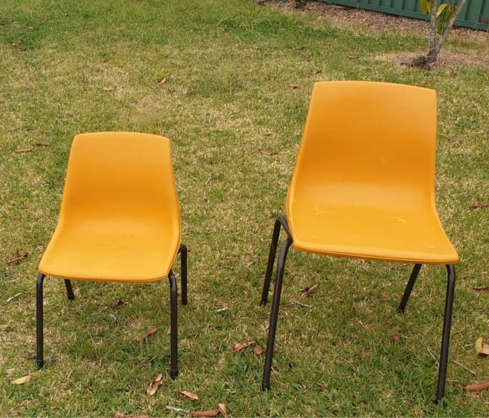 Quality, comfy stackable KID SIZE chairs. Like new 62863379421315112