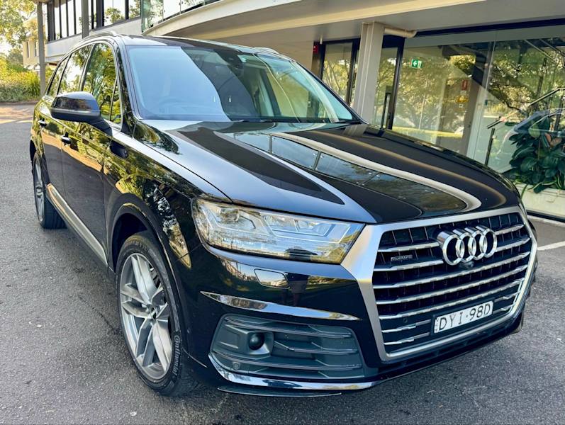 Audi Q7 year 2018 black 629337097547551115