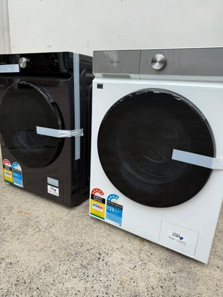 SAMSUNG 12K FRONT LOAD WASHING MACHINE BLACK & WHITE - AS NEW63021731452801113
