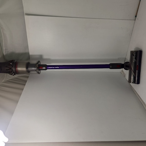 Dyson Cordless vacuum with charger #GN371795630177626449931119
