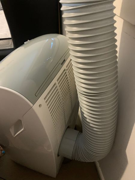 Air conditioner ( 28H x 18W x 13L ) with hose63015641250050111
