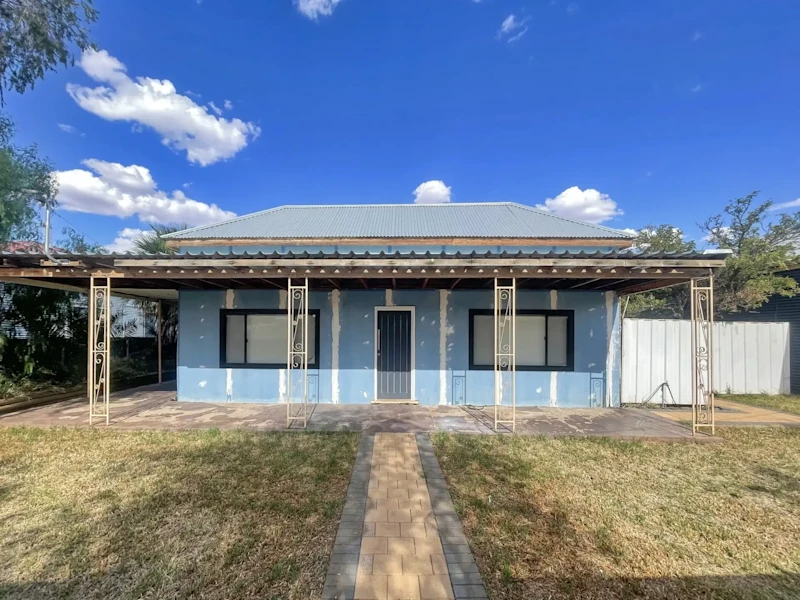 Potential home with large shed62929683754369111