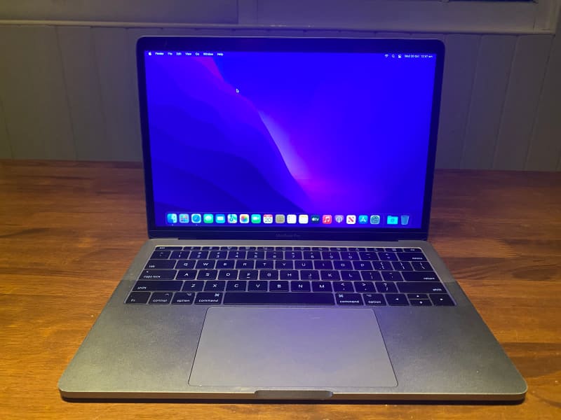 MacBook Pro 2017 -Ventura Windows 11: i5 -8GB ram -1TB SSD