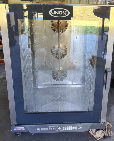 UNOX CONVECTION OVEN WITH METAL STAND63470142885889110