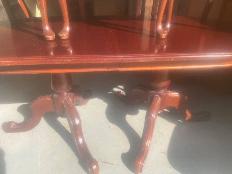 Extension table and 8 chairs62863408603267111