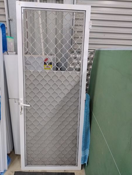 Screen door with Austral lock and keys63011176156161111