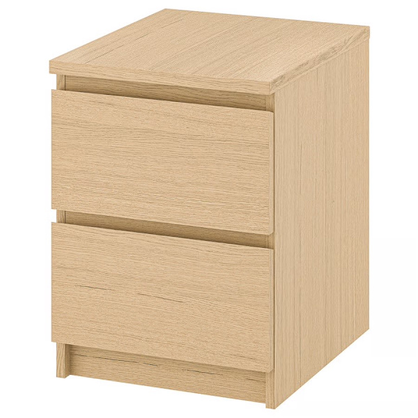Queen bed, chest of drawers and bedside tables62929669467138112