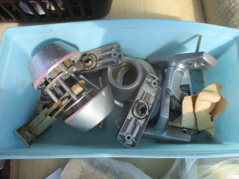 DOOR LOCKS AND DEADLOCKS MANY STYLES AND MAKES OLD AND NEW63011175688449112