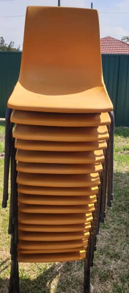 Quality, comfy stackable KID SIZE chairs. Like new 628633794213151122
