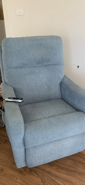 Lanfranco electric recliner lift chair - price drop!628633797053451112