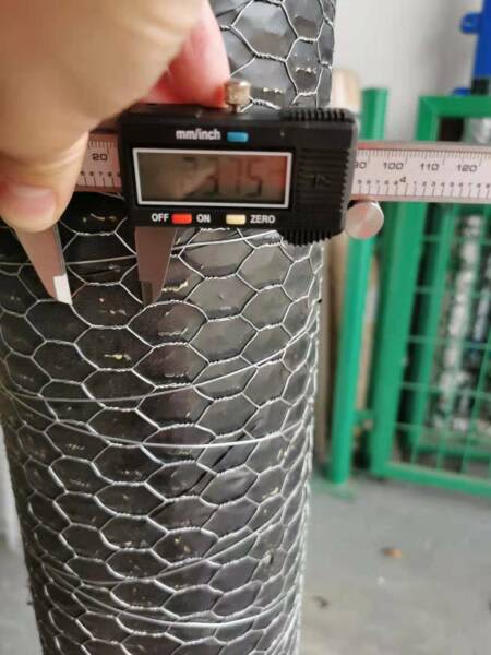 0.9m x 50m x 0.6mm Chicken hexagonal wire netting(Hole: 23mm x 13mm)63007429897729112