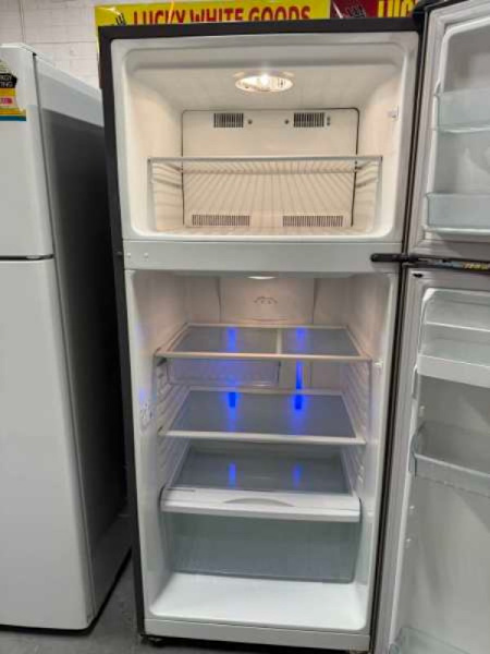 Factory Seconds Hisense fridge freezer 585 L.63443290742275113