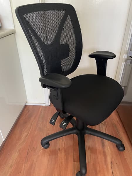 staples berwood mesh and fabric task chair