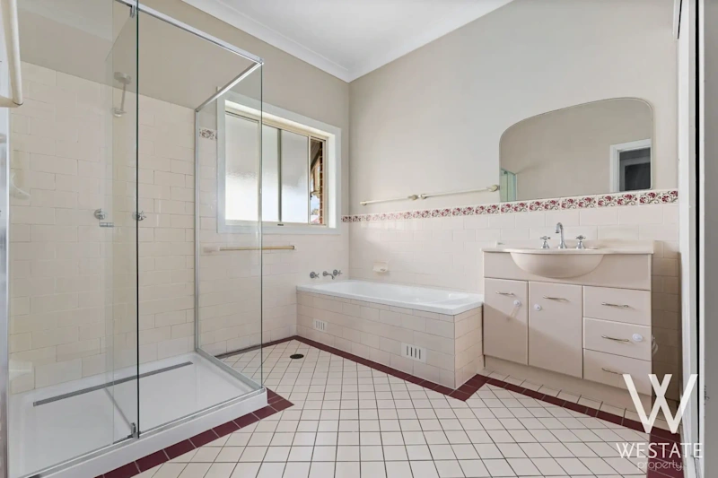 PRIME LOCATION, LOW MAINTENANCE & MOVE-IN READY!62929682443138113