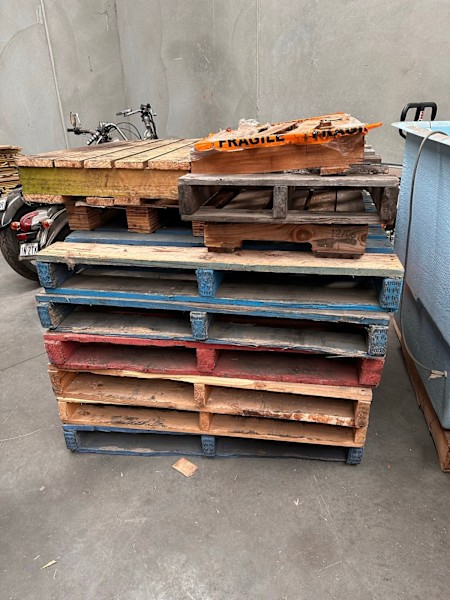 Random Pallets and skids630119915614741111