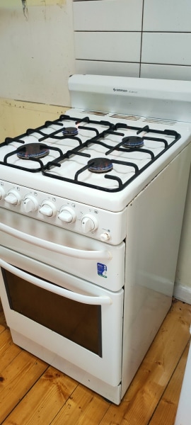 Gas stove and cooktop 63442298678402112