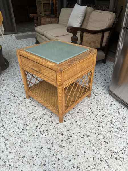Vintage rattan side table /bedside in great condition 62864724018689111