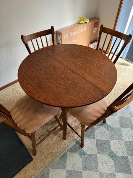 Dining Table + 4 Matching Chairs – Extendable – $10062863410623875112