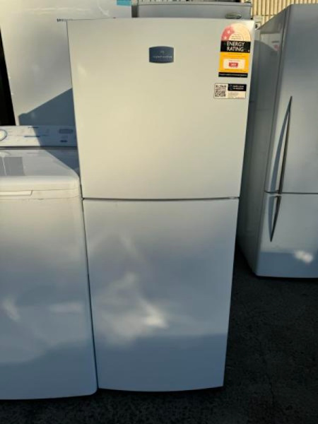 Kelvinator 200 litres fridge freezer and Simpson 7.5 Kgs washing machi63443319352835112