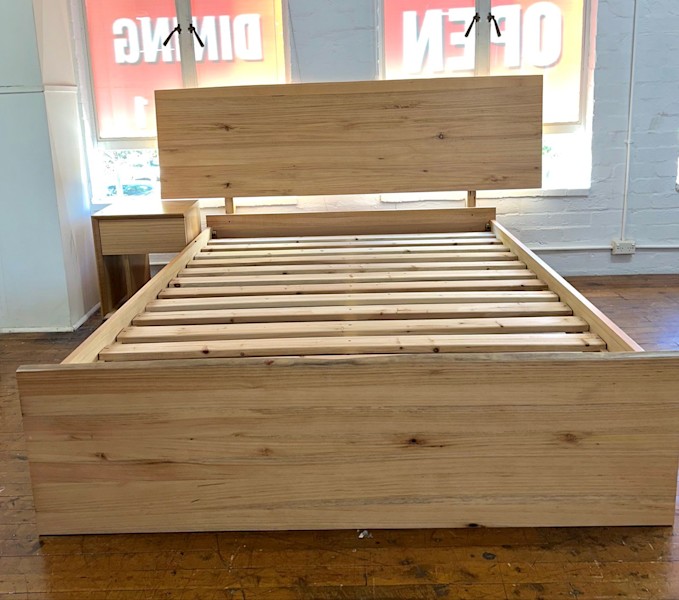 Connor Rustic Queen Bed62863375746434112
