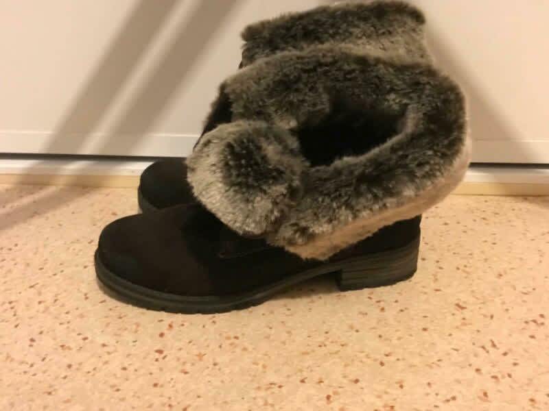 fur boots size 9