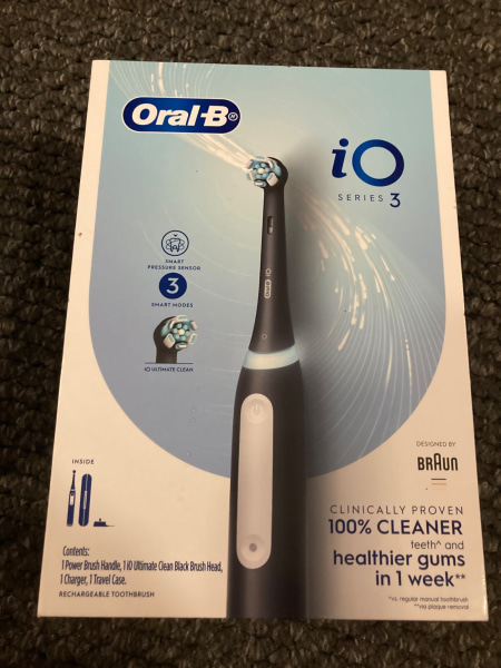 Oral B electric toothbrush - Series i03 - BRAND NEW IN BIX63021729952643111