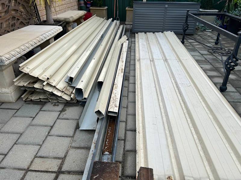 Patio steel posts and roof sheets63004512400131113