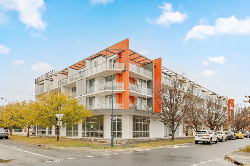 Large sun-drenched apartment!63437626608515110