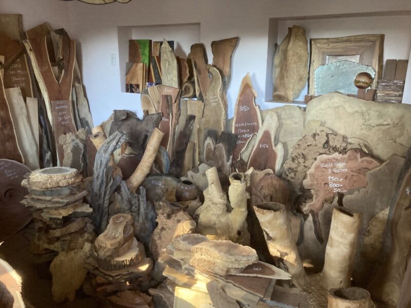 Thousands of natural live edge timber slabs and burls63439076243970110