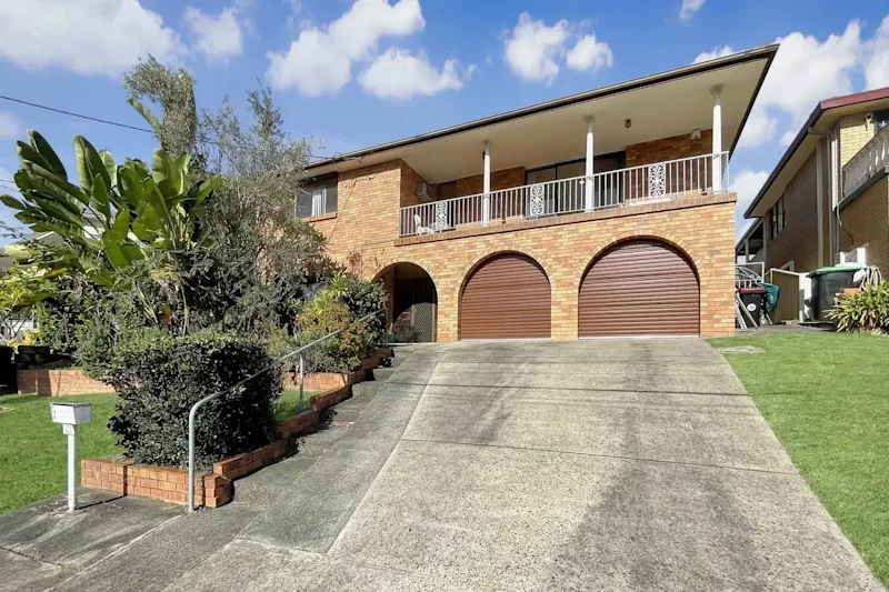 Large two-story family home in the heart of Winston Hills63007596286210110