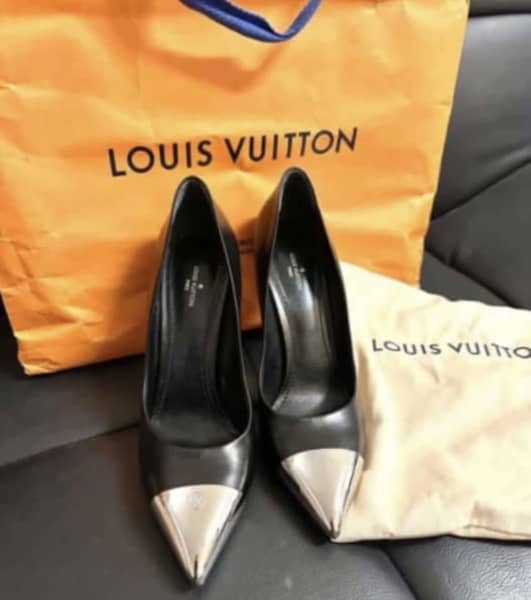 Louis Vuitton White Leather Urban Twist Pointed Toe Pumps Size 37.5 Louis  Vuitton