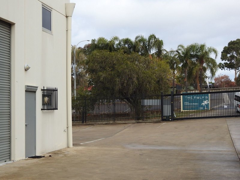 Warehouse/storage space62995718285697111