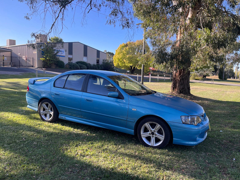Ford Sedan 2004 XR662936654301827111