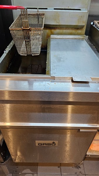 GASU Split Basket Fryer. 1 year old630199905283871126