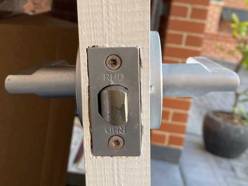 INTERNAL / INTERIOR WOODEN DOOR & Hinges - H 202cm W 82cm D 3.5cm63440193123586112