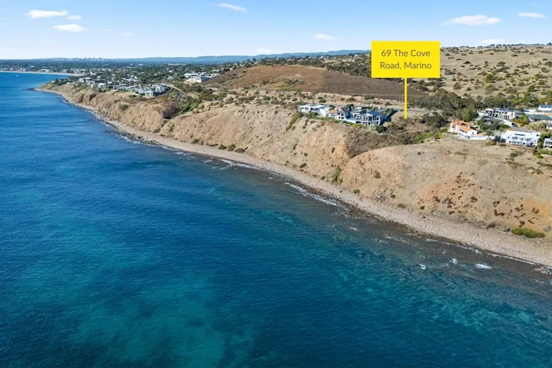 Build Your Coastal Masterpiece - 834m² of Prime Land with Approved Luxury Plans63006453405955114