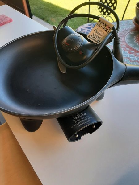 Electric frypan 63442939667330112